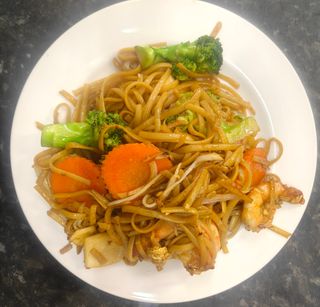 Tallarines Fritos Con Mariscos