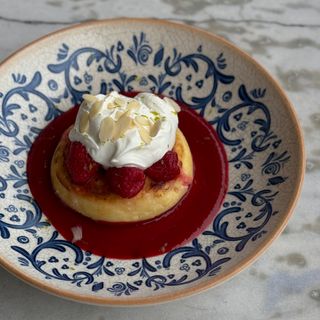  Syrnik with raspberry sauce