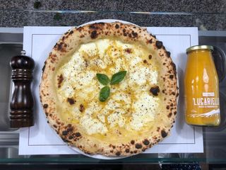 Pizza speciale Margherita al pepe