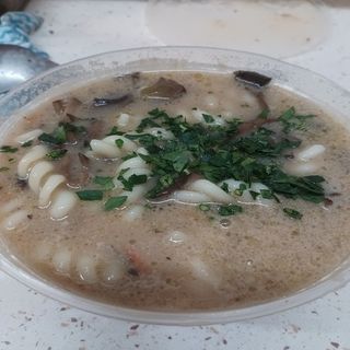 Pieczarkowa z makaronem 