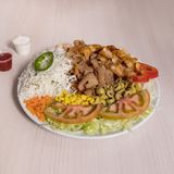 Plato Combinado De Carne Con Ensalada Y Arroz