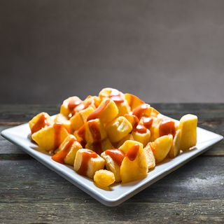 Patatas bravas grandes