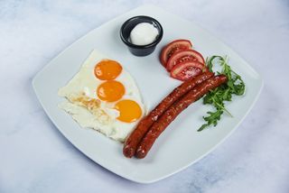 Jaja na oko sa kobasicom