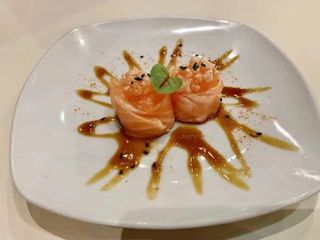 115. Gunkan salmone scottato