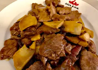 61. Ternera Con Setas Chinas Y Bambú