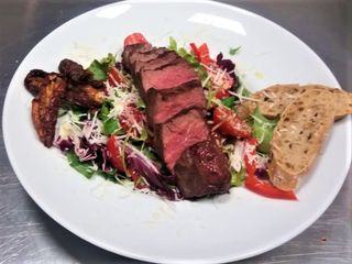 Salata cu muschi de vita la grill