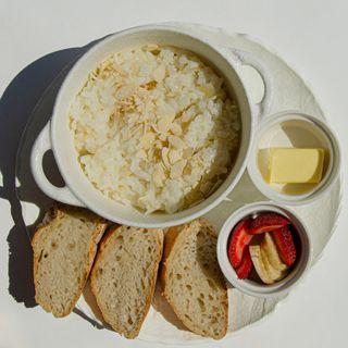 Каша рисовая с ягодами