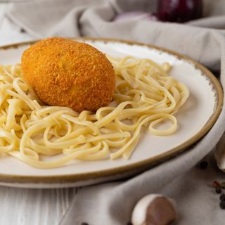 Спагеті з котлеткою кордон-блю