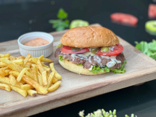 Charlie burger + Coca-Cola 0.33l