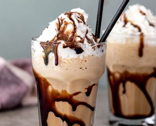 ცივი ყავა ნაყინით