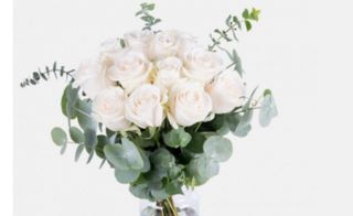 Bouquet compatto - 12 rose bianche