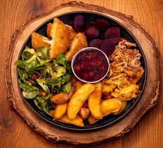 BOWL SZARPANY KURCZAK - PANIEROWANY SER WĘDZONY.