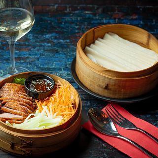 Pato Crujiente con pancakes