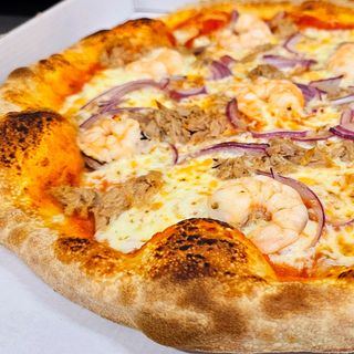 Pizza Atun, Cebolla Y Gambas