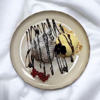 Sufleu de ciocolata cu înghețată 