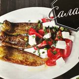 Салата с пържени чушки и свежо биволско сирене (400г)