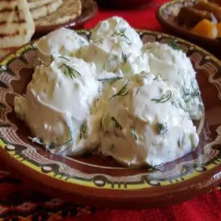 Млечна салата (400г)