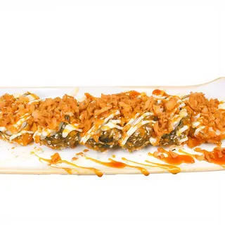 105.Tempura De Salmón Con Aguacate Queso Y cebolla (6 Uds.)