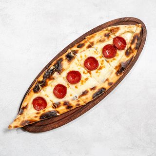 Sucuklu pide