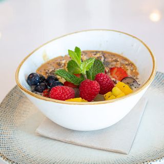 Bowl De Yogur Griego Con Copos De Maíz