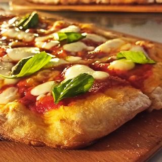 Pizza al prosciutto crudo e tartufo