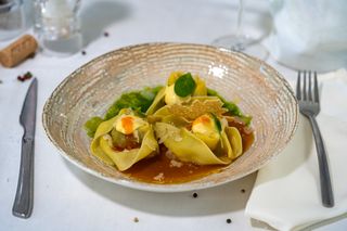 Тортелони с дърпано телешко месо и сос с шампанско