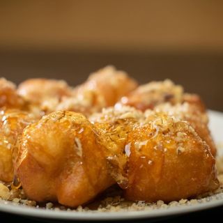 12 бр. Бухтички с мед и орехи + Coca-Cola кен 330мл