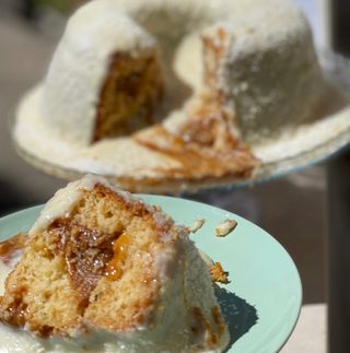 Bolo Vulcão Brigadeiro Branco, Coco e Doce de Leite (Fatia)
