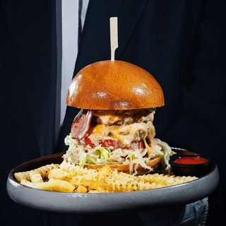 XL ბურგერი (+ ფრი და კეჩუპი)