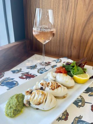 Seppia ripiena alla pugliese con ciliegino rosso