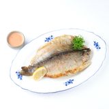 Форель с картофелем и икорным соусом 
