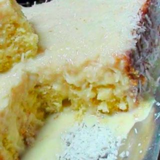 Bolo de côco com leite condensado 