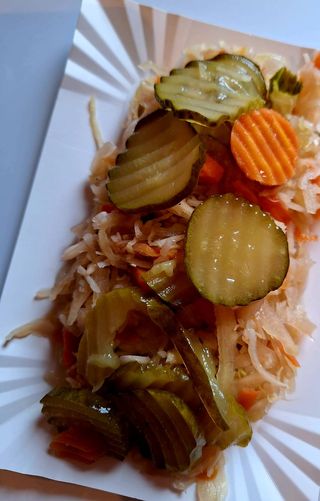 Surówka wielowarzywna z ogórkami