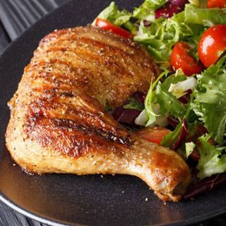 Pollo asado con ensalada mixta