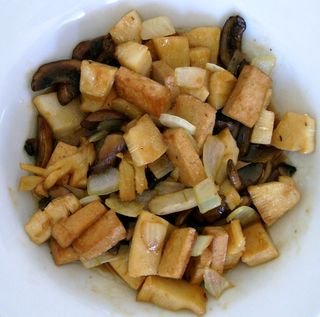 Bambú Y Setas Chinas Salteadas