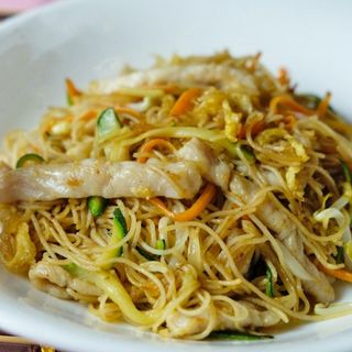 97B. Spaghetti di riso all curry con maiale咖喱猪肉炒米粉