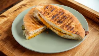 Tost sendvič - pečenica