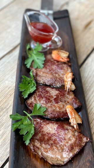 Антрекот з сиром та креветками (170г)