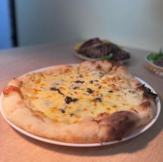 Pizza Quattro Formaggi & Tartufo Ø32cm