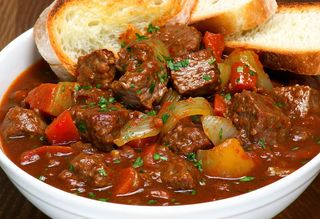 Gulasz wieprzowy w sosie