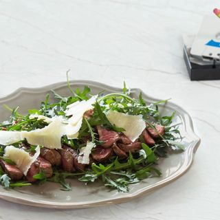 Tagliata di vitello rucola e grana