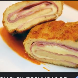 Pechuga rellena de jamón dulce con patatas
