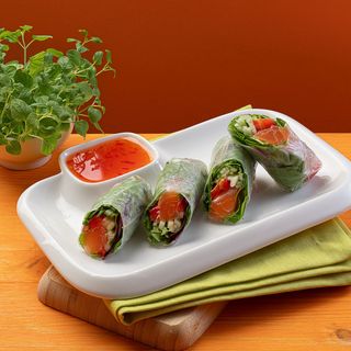 Спрінг рол з лососем
