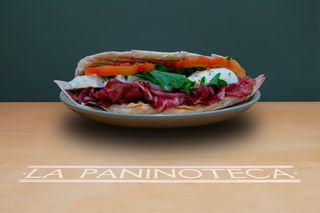 21 Coppa, mozzarella, rucola, pomodoro, olio, limone e pepe