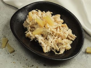 Հավով և արքայախնձորով աղցան /120 գր/