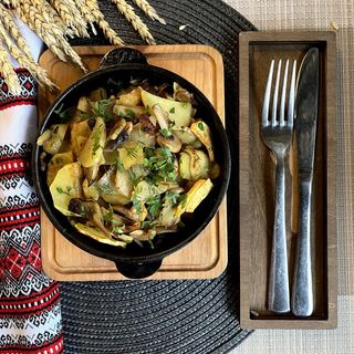 Пательня козацька (Картопля смажена з грибами та цибулею)