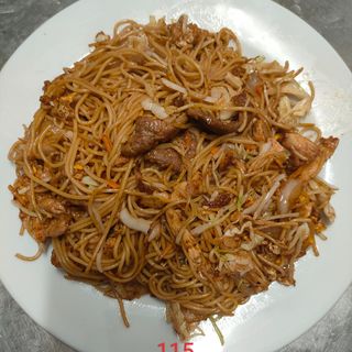 115. Пържени спагети с три вида месо, яйца и зеленчуци  (700г)