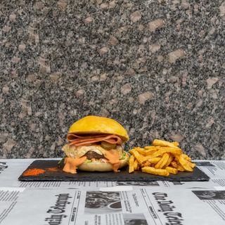 Двоен телешки бургер