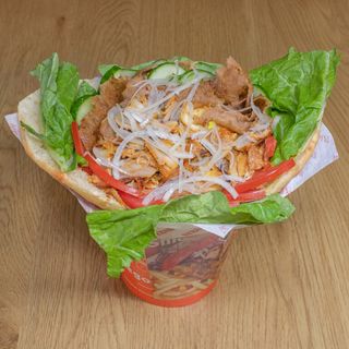 KEBAB Z KURCZAKA NA GRUBYM CIEŚCIE ŚREDNI