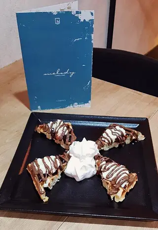Waffle višnjin poljubac velika porcija